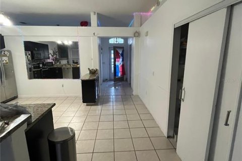 Casa en venta en Kissimmee, Florida, 5 dormitorios, 213.68 m2 № 2232346 - foto 6