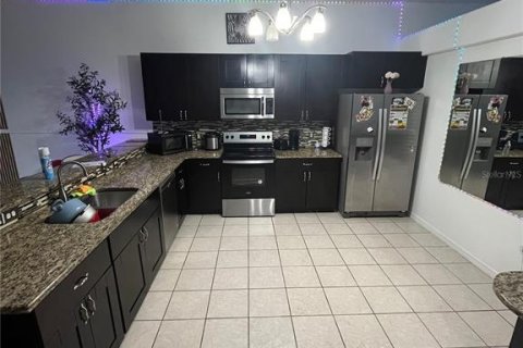Casa en venta en Kissimmee, Florida, 5 dormitorios, 213.68 m2 № 2232346 - foto 5