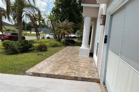 Casa en venta en Kissimmee, Florida, 5 dormitorios, 213.68 m2 № 2232346 - foto 2