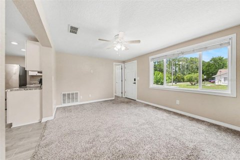 Villa ou maison à vendre à Bunnell, Floride: 3 chambres, 98.1 m2 № 2226299 - photo 8