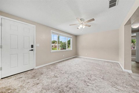 Villa ou maison à vendre à Bunnell, Floride: 3 chambres, 98.1 m2 № 2226299 - photo 5
