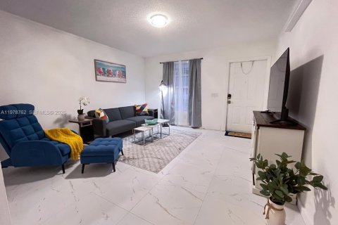 Снять в аренду виллу или дом в Халландейл-Бич, Флорида 2 спальни, 83.8м2, № 2050267 - фото 7