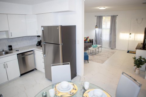 Снять в аренду виллу или дом в Халландейл-Бич, Флорида 2 спальни, 83.8м2, № 2050267 - фото 12