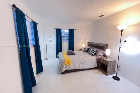 Снять в аренду виллу или дом в Халландейл-Бич, Флорида 2 спальни, 83.8м2, № 2050267 - фото 11