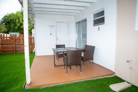 Снять в аренду виллу или дом в Халландейл-Бич, Флорида 2 спальни, 83.8м2, № 2050267 - фото 20
