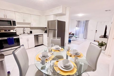 Снять в аренду виллу или дом в Халландейл-Бич, Флорида 2 спальни, 83.8м2, № 2050267 - фото 4