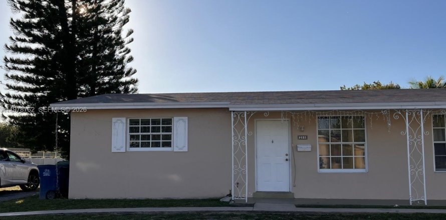 Дом в Халландейл-Бич, Флорида 2 спальни, 83.8м2 № 2050267