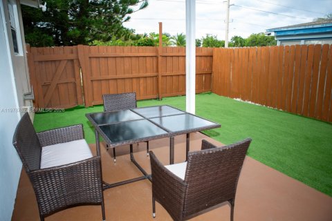 Снять в аренду виллу или дом в Халландейл-Бич, Флорида 2 спальни, 83.8м2, № 2050267 - фото 19