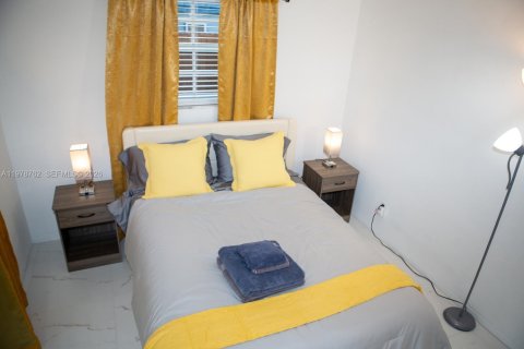 Снять в аренду виллу или дом в Халландейл-Бич, Флорида 2 спальни, 83.8м2, № 2050267 - фото 16