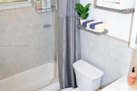 Снять в аренду виллу или дом в Халландейл-Бич, Флорида 2 спальни, 83.8м2, № 2050267 - фото 9