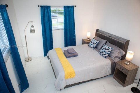 Снять в аренду виллу или дом в Халландейл-Бич, Флорида 2 спальни, 83.8м2, № 2050267 - фото 13