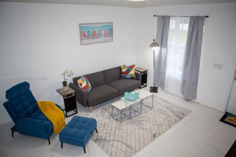 Снять в аренду виллу или дом в Халландейл-Бич, Флорида 2 спальни, 83.8м2, № 2050267 - фото 17