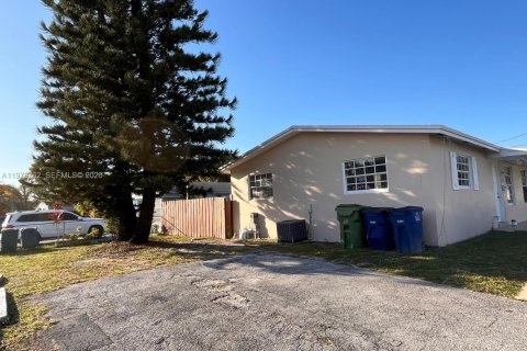 Снять в аренду виллу или дом в Халландейл-Бич, Флорида 2 спальни, 83.8м2, № 2050267 - фото 21