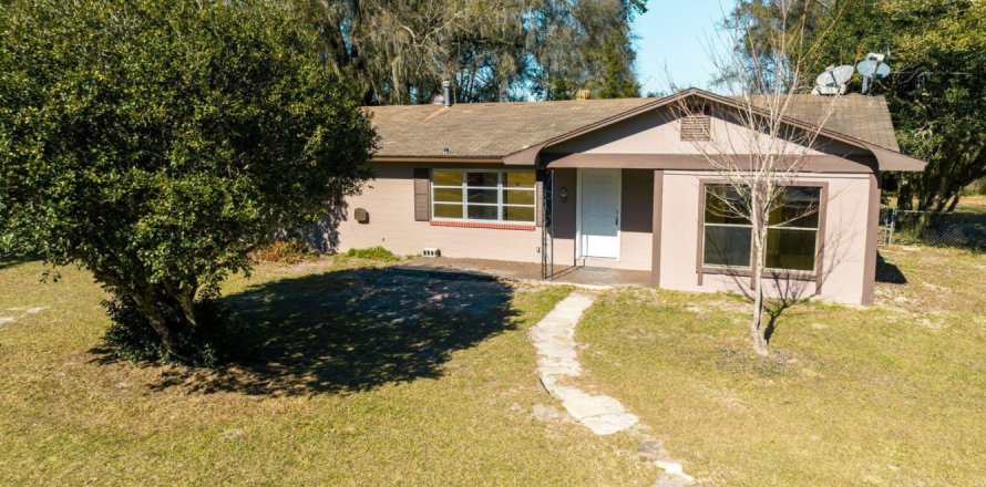 Duplex in Starke, Florida 5 bedrooms, 254.18 sq.m. № 766308