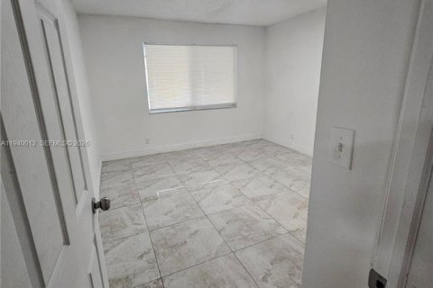 Снять в аренду виллу или дом в Лодерхилл, Флорида 3 спальни, 334.45м2, № 1997313 - фото 6