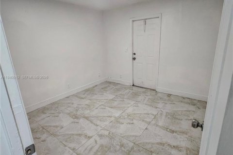 Снять в аренду виллу или дом в Лодерхилл, Флорида 3 спальни, 334.45м2, № 1997313 - фото 7