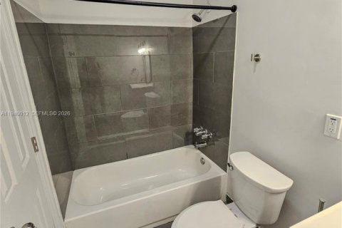 Снять в аренду виллу или дом в Лодерхилл, Флорида 3 спальни, 334.45м2, № 1997313 - фото 8