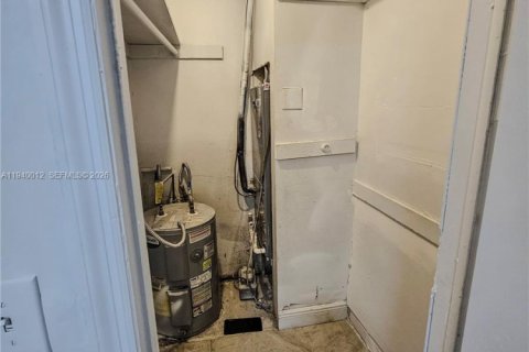 Снять в аренду виллу или дом в Лодерхилл, Флорида 3 спальни, 334.45м2, № 1997313 - фото 3