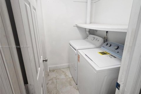 Снять в аренду виллу или дом в Лодерхилл, Флорида 3 спальни, 334.45м2, № 1997313 - фото 14