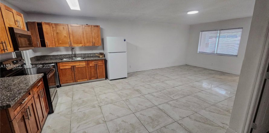 Дом в Лодерхилл, Флорида 3 спальни, 334.45м2 № 1997313