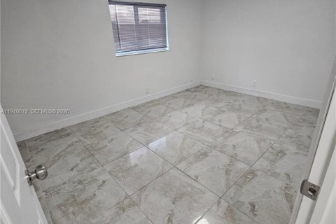 Снять в аренду виллу или дом в Лодерхилл, Флорида 3 спальни, 334.45м2, № 1997313 - фото 11