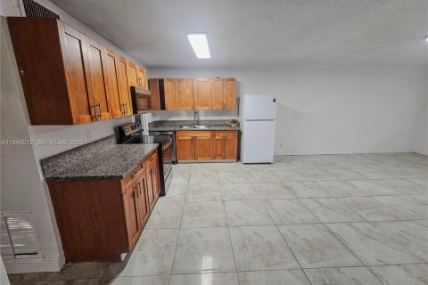 Снять в аренду виллу или дом в Лодерхилл, Флорида 3 спальни, 334.45м2, № 1997313 - фото 2