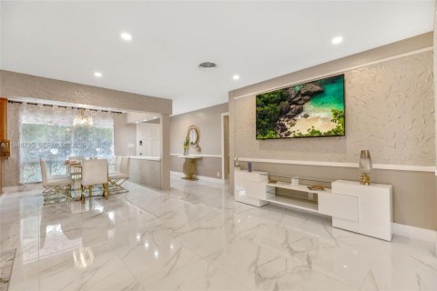 Снять в аренду виллу или дом в Лодердейл-бай-те-Си, Флорида 5 спален, 226.68м2, № 2004998 - фото 15