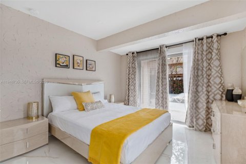 Снять в аренду виллу или дом в Лодердейл-бай-те-Си, Флорида 5 спален, 226.68м2, № 2004998 - фото 27