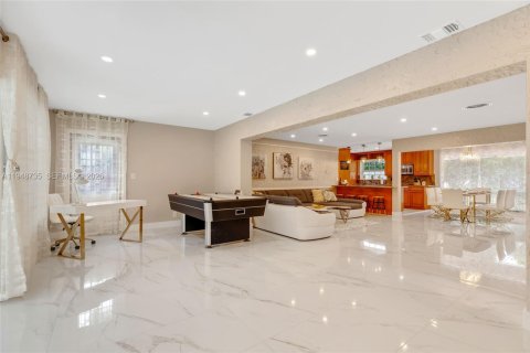 Снять в аренду виллу или дом в Лодердейл-бай-те-Си, Флорида 5 спален, 226.68м2, № 2004998 - фото 20