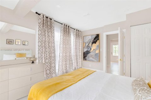 Снять в аренду виллу или дом в Лодердейл-бай-те-Си, Флорида 5 спален, 226.68м2, № 2004998 - фото 29