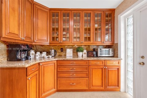 Снять в аренду виллу или дом в Лодердейл-бай-те-Си, Флорида 5 спален, 226.68м2, № 2004998 - фото 8