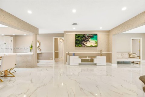 Снять в аренду виллу или дом в Лодердейл-бай-те-Си, Флорида 5 спален, 226.68м2, № 2004998 - фото 16