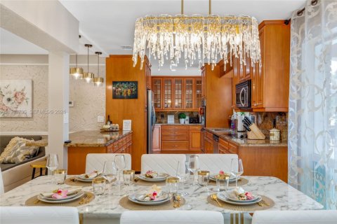 Снять в аренду виллу или дом в Лодердейл-бай-те-Си, Флорида 5 спален, 226.68м2, № 2004998 - фото 3