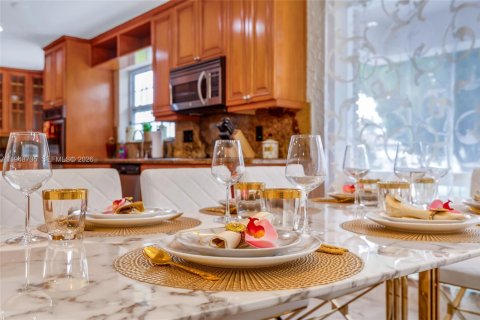 Снять в аренду виллу или дом в Лодердейл-бай-те-Си, Флорида 5 спален, 226.68м2, № 2004998 - фото 4