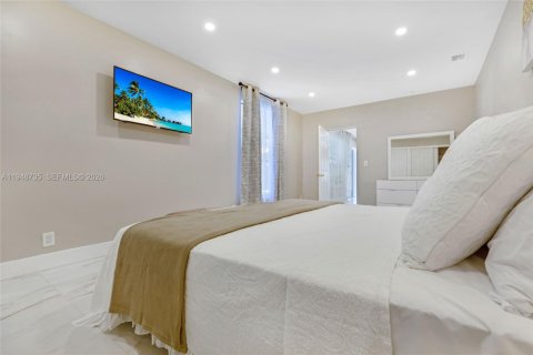 Снять в аренду виллу или дом в Лодердейл-бай-те-Си, Флорида 5 спален, 226.68м2, № 2004998 - фото 24