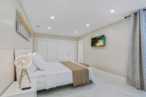 Снять в аренду виллу или дом в Лодердейл-бай-те-Си, Флорида 5 спален, 226.68м2, № 2004998 - фото 23