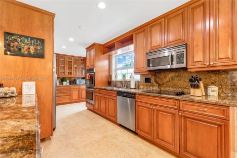 Снять в аренду виллу или дом в Лодердейл-бай-те-Си, Флорида 5 спален, 226.68м2, № 2004998 - фото 10