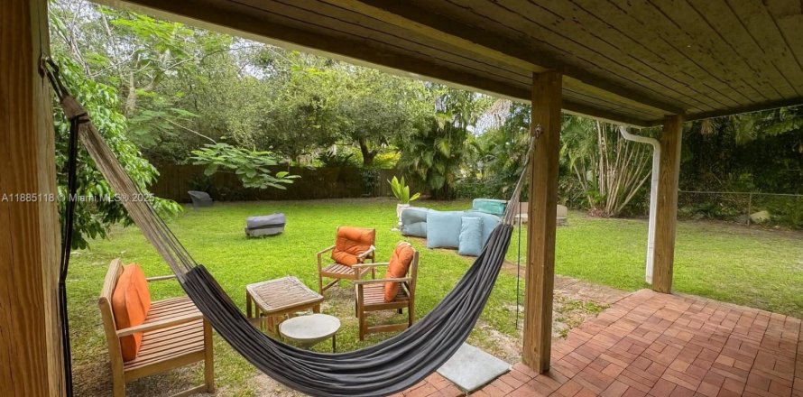 Villa ou maison à North Miami, Floride 4 chambres, 148.64 m2 № 1931276