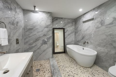 Villa ou maison à louer à North Miami, Floride: 4 chambres, 148.64 m2 № 1931276 - photo 5