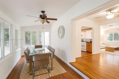 Villa ou maison à louer à North Miami, Floride: 4 chambres, 148.64 m2 № 1931276 - photo 3