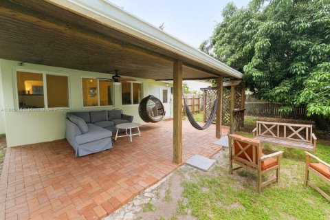 Villa ou maison à louer à North Miami, Floride: 4 chambres, 148.64 m2 № 1931276 - photo 7
