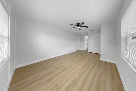 House in Apollo Beach, Florida 3 bedrooms, 137.5 sq.m. № 2094736 - photo 17