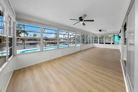 House in Apollo Beach, Florida 3 bedrooms, 137.5 sq.m. № 2094736 - photo 27