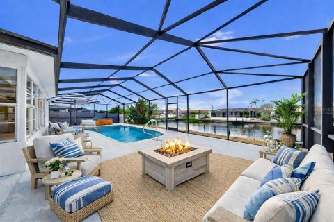 House in Apollo Beach, Florida 3 bedrooms, 137.5 sq.m. № 2094736 - photo 6