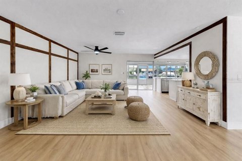 House in Apollo Beach, Florida 3 bedrooms, 137.5 sq.m. № 2094736 - photo 13