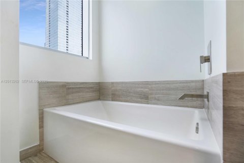 Copropriété à louer à Miami, Floride: 3 chambres, 121.52 m2 № 2075604 - photo 17