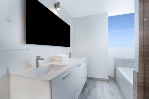 Copropriété à louer à Miami, Floride: 3 chambres, 121.52 m2 № 2075604 - photo 14