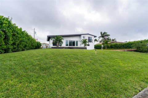 House in Fort Lauderdale, Florida 3 bedrooms, 145.11 sq.m. № 1435819 - photo 6