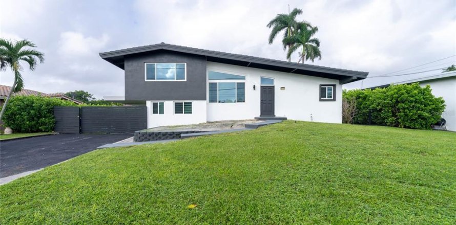 House in Fort Lauderdale, Florida 3 bedrooms, 145.11 sq.m. № 1435819