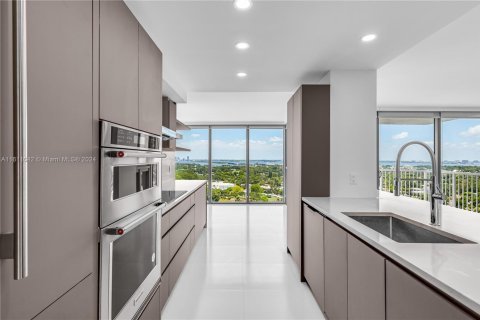 Condominio en venta en Miami Beach, Florida, 2 dormitorios, 152.82 m2 № 1830878 - foto 13